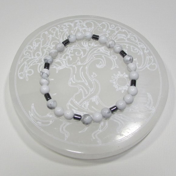 Natural White Howlite Gemstone Bracelet - Picture 5 of 6